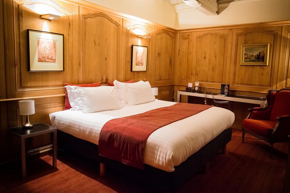 L'Hermitage Gantois, Autograph Collection Lille Exteriér fotografie A bedroom at the hotel