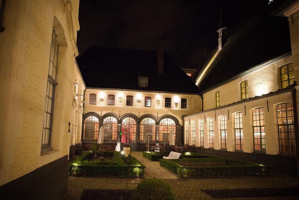 L'Hermitage Gantois, Autograph Collection Lille Exteriér fotografie The courtyard of the museum