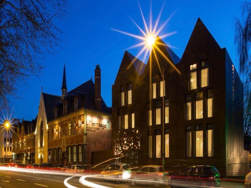 L'Hermitage Gantois, Autograph Collection Lille Exteriér fotografie The Old Schools' Quadrangle at night